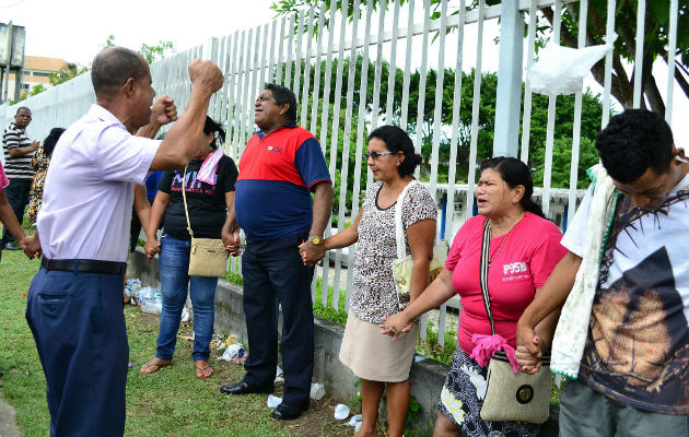 Familiares de los detenidos muertos. Foto/ EFE