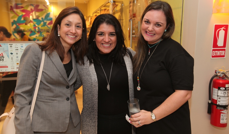 1. María Guardia, Piky Zubieta y Carla Severino.