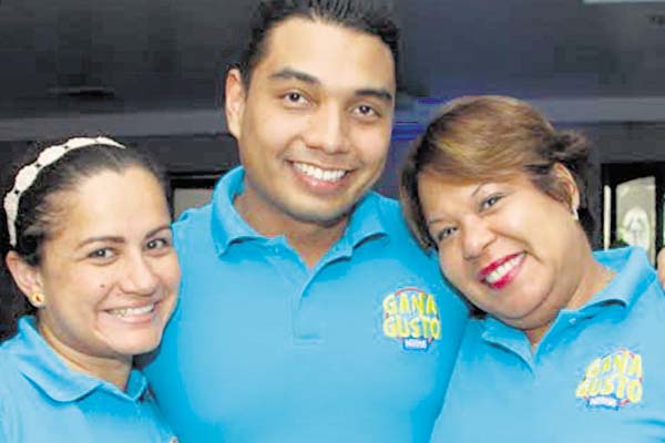 8. Iris Barrera, Edwin Coronado y Julissa Barrios.