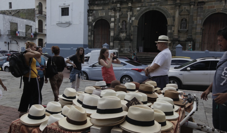 La entrada de turistas al país bajó 0.9%, según la ATP. Archivo