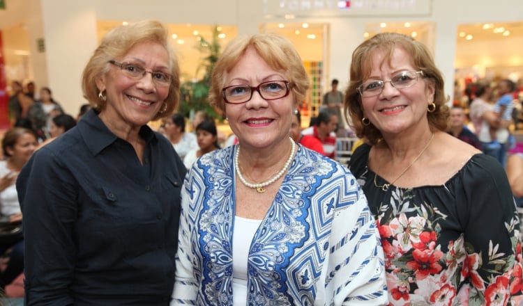 1. Eunice Rodríguez, Rudy Rodríguez y Sheila Rodríguez.