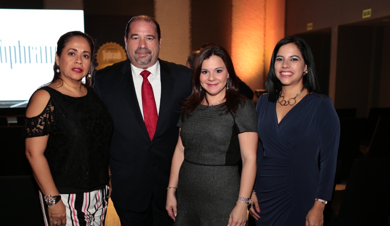 2. Carlota Rodríguez Chang, Jaime Moreno, Michelle de Docado y Elisa De Los Ríos.