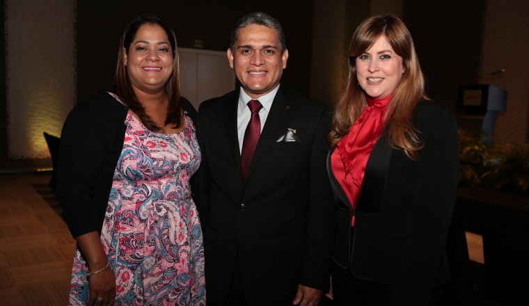 4. María Gabriela Ávila, Abdiel Antonio Gutiérrez e Irma Vergara.