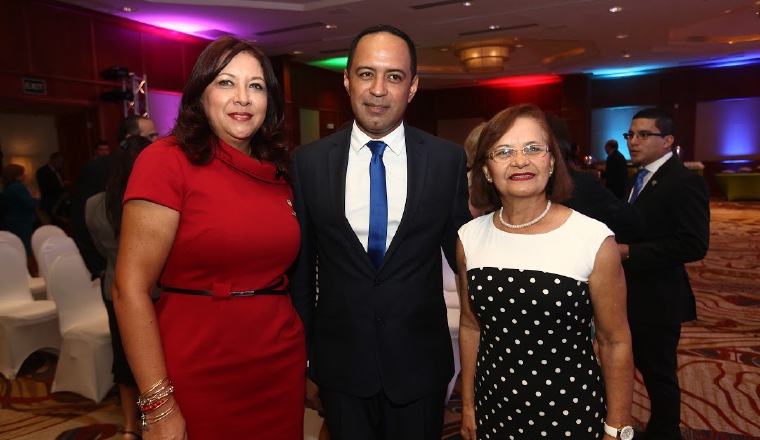 2. Maida Díaz, Joaquín Díaz y Nelida Ortíz.