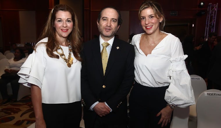 3. Mireya de Martínez-Acha, Gil Artzyeli y Ángela Benedetti.