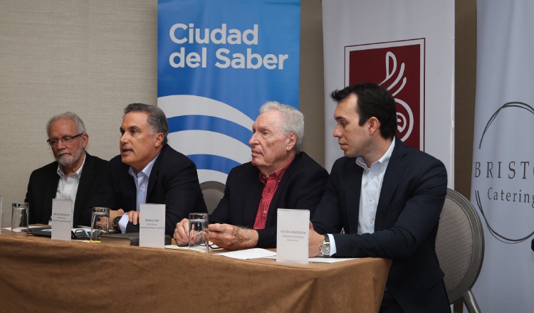 Directivos de Anc y patrocinadores de la temporada 2017. Jorge Arosemena,  Rafael Moscarella, Terence Ford y Víctor Concepción.  /Foto Cortesía Anc.