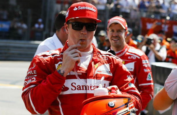 Kimi Raikkonen luce relajado para la prueba de mañana./ Foto AP