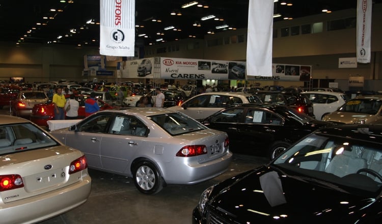 Este año, la comercialización de autos registra una baja de 13%. /Foto Archivo