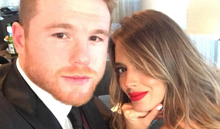 El púgil junto a su novia. /Foto @Canelo