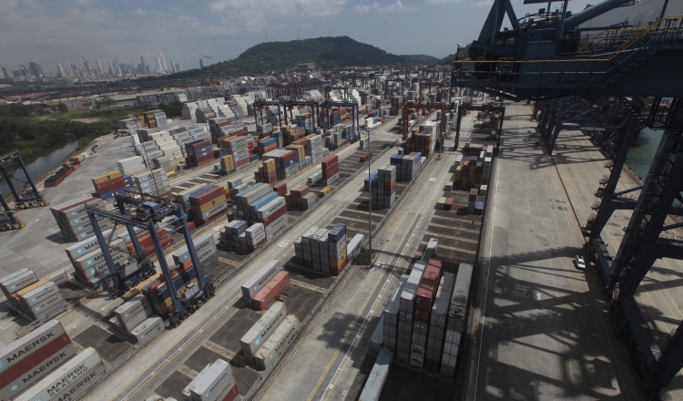 La actividad portuaria en Panamá enfrenta grandes retos que implica el poder recibir más carga y buques de mayor tamaño. /Foto Archivo