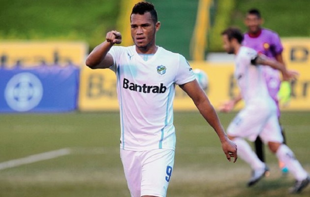 Blackburn pertenece al Saprissa.