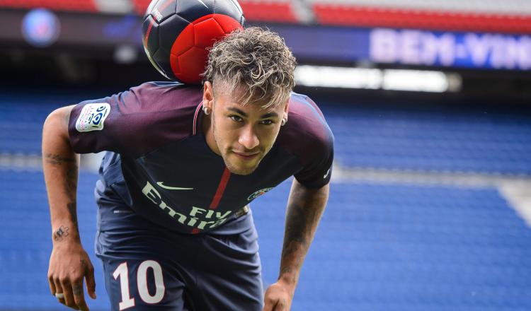 Neymar durante su presentación como jugador del PSG. EFE