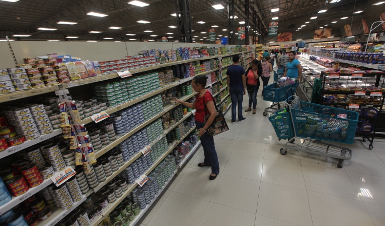 La población realiza más visitas a los supermercados, pero está consumiendo menos que antes, según estudios. /Foto Archivo