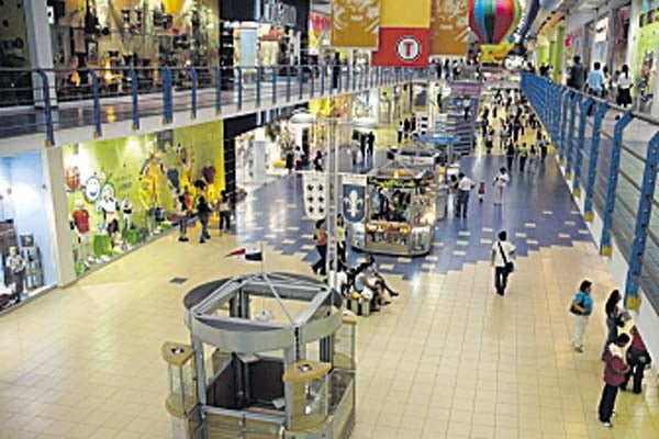 Sobreoferta de locales comerciales crea una dura competencia