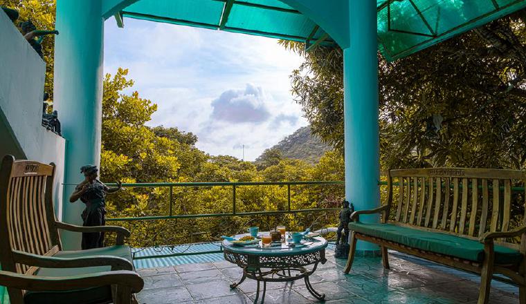 El Restaurante bar  Luz Verde  sirve comida típica panameña  y también  para vegetarianos y veganos.