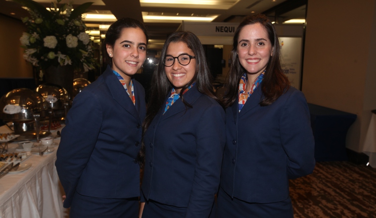 4. Fabiola Peña, Alexandra Billingslea y Daniela Peña.