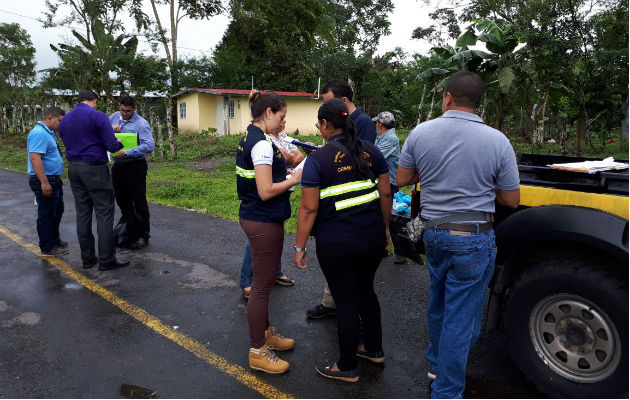 El cuerpo estaba tirado a orillas de la carretera. Foto: Mayra Madrid.  