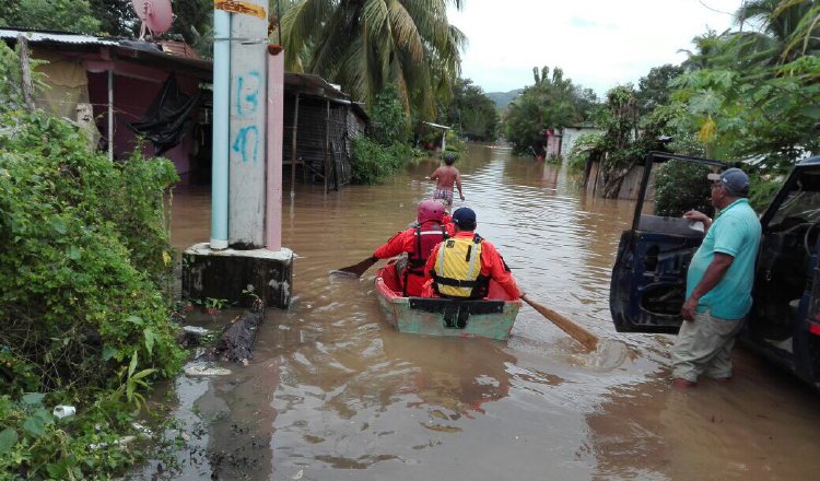 La Sociedad Panameña de Ingenieros y Arquitectos (Spia) recomienda a la población construir casas con una distancia de 120 metros de los ríos para evitar inundaciones. /Foto Archivo 