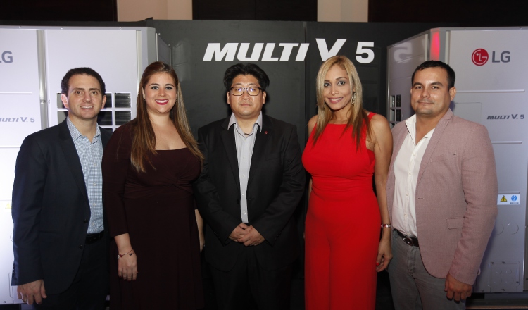 1. Gaby Blitz, Karina Barros, Sean Kim, Niria Samaniego y Rafael Romero.