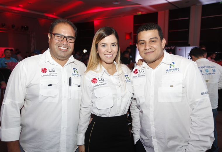 5. Kenneth Oropeza, Angely Hernández y Nelson Guarisma.