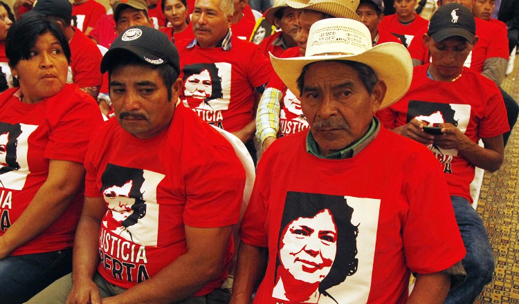 Asistentes a la presentación del informe. /Foto AP