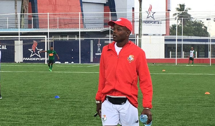 Jorge Dely en el entrenamiento de la Rojita. /Foto Fepafut