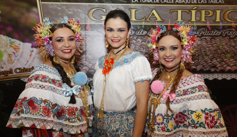 2. Dayanara Montenegro, Doris Ulloa y Sara Moreno.