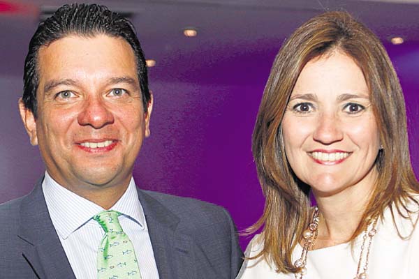 8. Juan Gabriel González y Anabel de González.