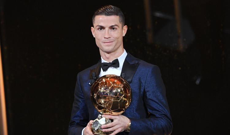 Cristiano lleva cinco Balones de Oro, cuatro de ellos con la camiseta del Real Madrid. /Foto EFE