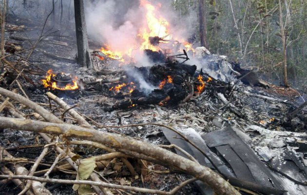 El fuego arrasó con la aeronave y las víctimas quedaron carbonizadas, se trata de 10 turistas y 2 miembros de la tripulación