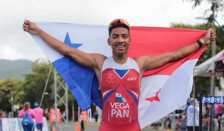 Peter Vega luego de ganar la medalla de oro en los Juegos Centroamericanos. /Foto Comité Olímpico de Panamá