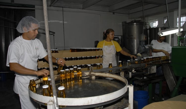 Gremios empresariales temen  que se desincentive la contratación de mano de obra, ante los gastos que tendrán que enfrentar para cumplir con el ajuste salarial. /Foto Archivo