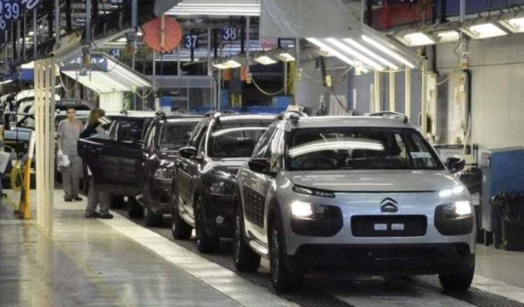 Vauxhall, filial del Grupo PSA, eliminará 250 empleos más en Reino Unido. /Foto EFE