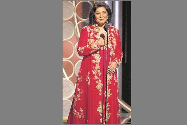 Meher Tatna: Apareció con un elegantísimo vestido de inspiración india en color rojo, porque su cultura indica que el negro está reservado a las viudas, aunque apoyó el movimiento luciendo un pin en la solapa.