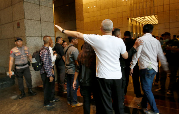 Trabajadores fueron desalojados. Foto: EFE