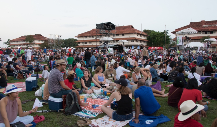 Grandes y chicos asistieron para disfrutar de las presentaciones artísticas durante el Panamá Jazz F.  /Foto Aurelio Herrera