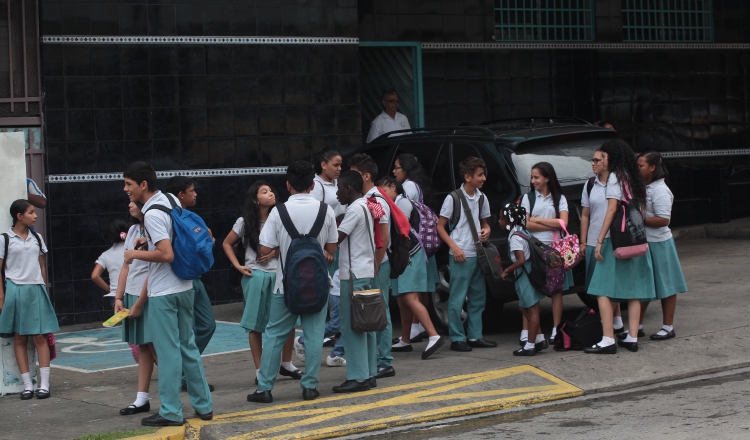 Muchos estudiantes que cursaron el año pasado en escuelas particulares, este año podrían estar en espera de un cupo en las escuelas públicas. /Foto Archivo