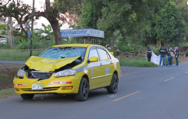 Del impacto el frente del carro quedó así. Foto: José Vásquez.