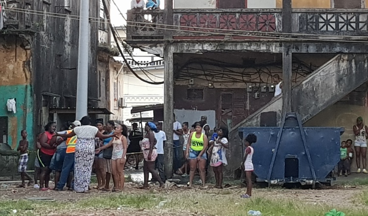 Vecinos de El Vaticano  quedaron conmocionados ante la muerte de Renato Best. /Foto Delfia Cortez