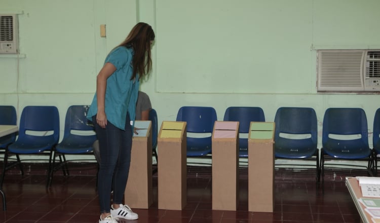 537 mil 990 jóvenes entre las edades de 18 y 25 años están habilitados para votar en las próximas elecciones. /Foto Víctor Arosemena  