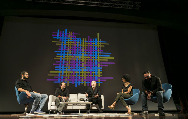 Blades durante el conversatorio en el teatro Ateneo. Foto: Cortesía Trama.