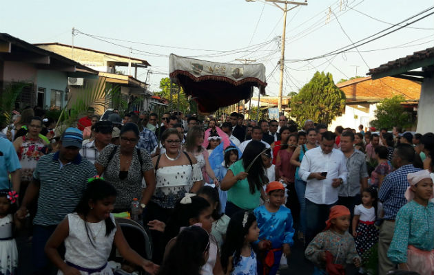 Asistentes a las actividades religiosas. Foto: Zenaida Vásquez