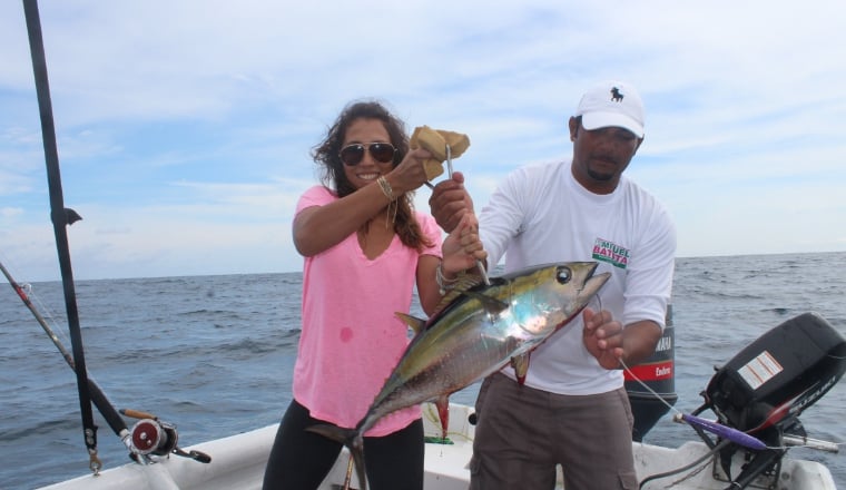 Torneos de pesca: En la provincia de Los Santos hay playas para todos los gustos. Entre ellas, están las de surf, para participar en torneos de pesca, fiestas típicas, comidas y devoción religiosa.