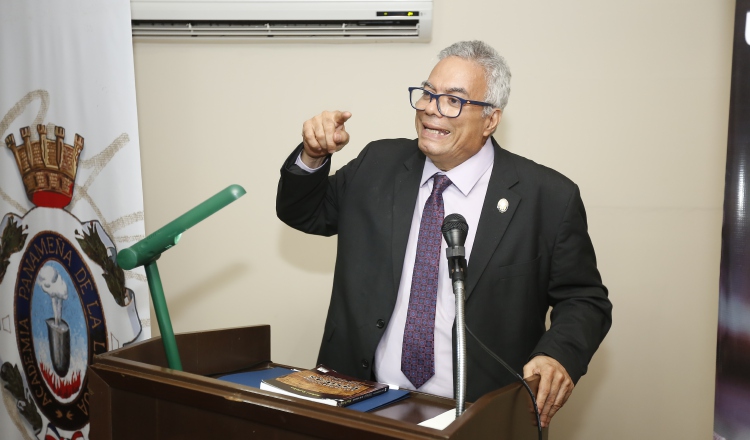 D. Rafael Ruiloba Caparroso es académico, poeta, cuentista, novelista, ensayista, crítico literario, docente  e investigador panameño. /Foto Josué Arosemena