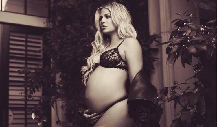 Khloé Kardashian dio a luz a su bebé el miércoles en un hospital de Ohio. 