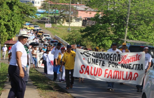 Marcharon hasta el hospital Nicolás A. Solano. Foto: Eric A. Montenegro.