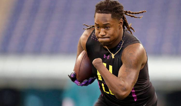 A Shaquem Griffin le amputaron la mano cuando solo tenía cuatro años de edad. AP