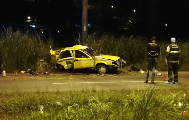 El auto, quedó destruído. Foto: Delfia Cortez. 