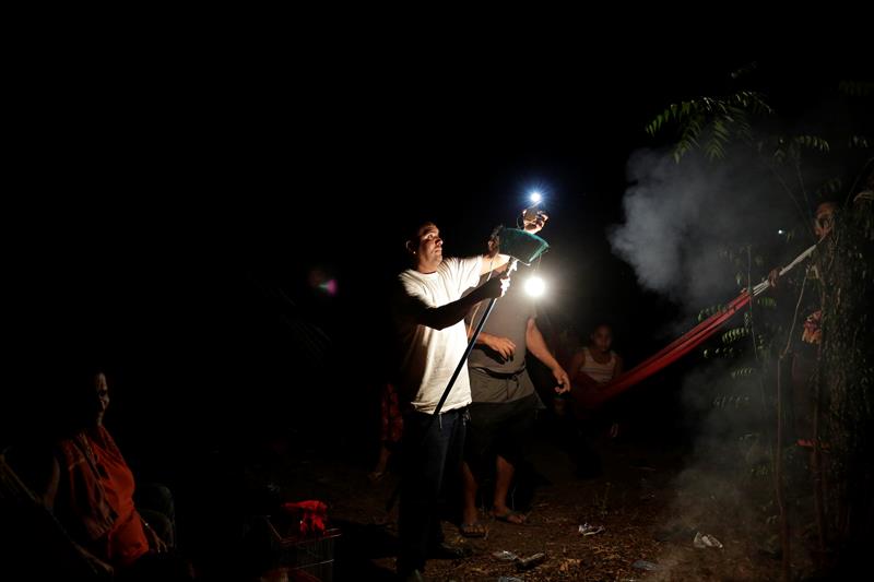 Habitantes del municipio de Chirilagua (El Salvador) viven en un albergue provisional debido al enjambre sísmico que ha dañado sus viviendas 