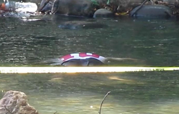 El cuerpo quedó flotando en el río Zaratí. Foto: Elena Valdez. 